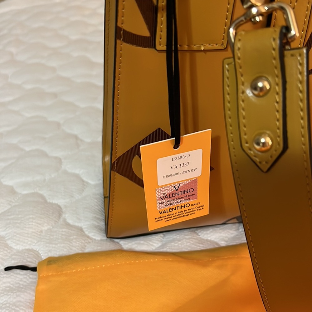 VALENTINO
HANDBAGS - Picture 4 of 8